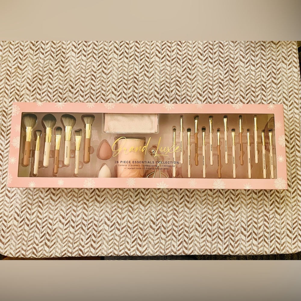 26 PIECES 💄Grand  Luxe Tik Tok Viral Makeup Brush Set NIB